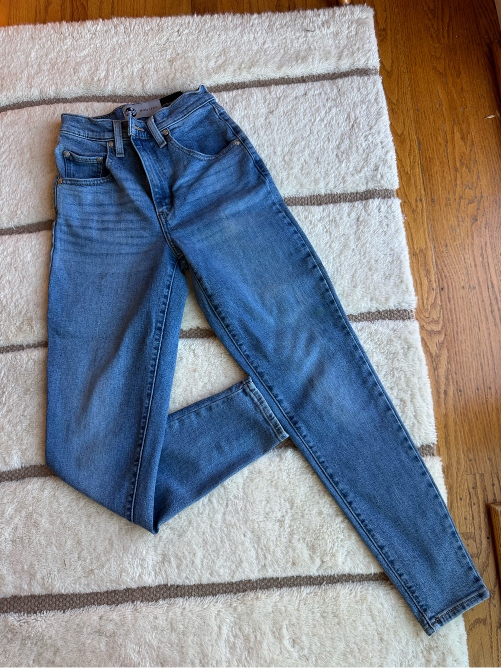 Levi's Women's High Rise Skinny Jeans in Medium Blue Wash